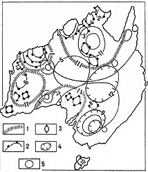 Схема кольцевых структур Австралии (по А. М. Никишину): 1 - нуклеары, 2 - овалы, 3 - купола, 4 - депрессии, 5 - кольцевые структуры невыясненного генезиса. Нуклеары: 1 - Пилбарский, 2 - Намубу, 3 - Виктория, 4 - Рам-Джангл, 5 - Масгрейв-Макдоннелл, 6 - Остин, 7 - Юкла, 8 - Брокен-Хилл, 9 - Муррей, 10- Тасманийская, 11 - Циркумвудская, 12 - Эроманга, 13 - Кеннеди