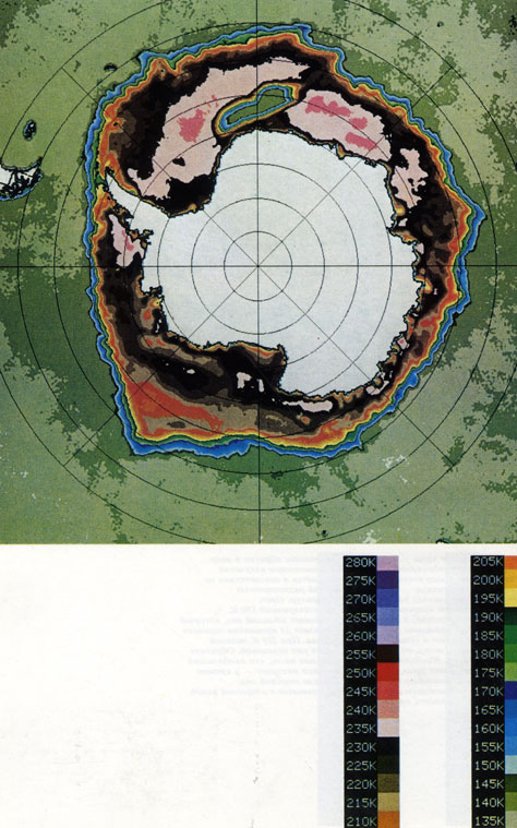 Компьютерное изображение микроволнового излучения показывает сезонные различия площади пояса морского льда вокруг Антарктического материка, обозначенного белым цветом. На снимке, сделанном во время южной зимы (слева), видны большие сформировавшиеся или почти сформировавшиеся участки льда, соответствующие температурам около 235 К. Лед окружает материк со всех сторон. На снимке, сделанном летом (вверху), льда такого рода мало. Лед, обозначенный голубым цветом, зимой образуется вдали от материка, но летом подступает к нему вплотную. Сезонные изменения ледяного покрова в Антарктике носят драматический характер - лед распространяется в окружающие океаны; в Арктике же его передвижение сдерживается массивами суши, окружающими Северный Ледовитый океан