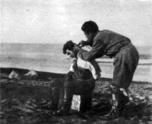 Импровизированная парикмахерская (Таймыр, июнь 1935 г.)